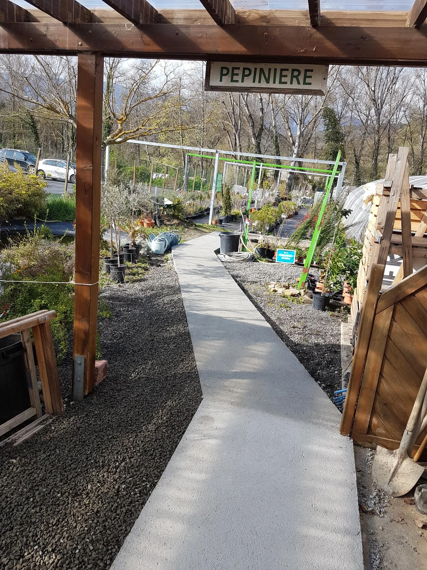 Création cheminement béton Quillan